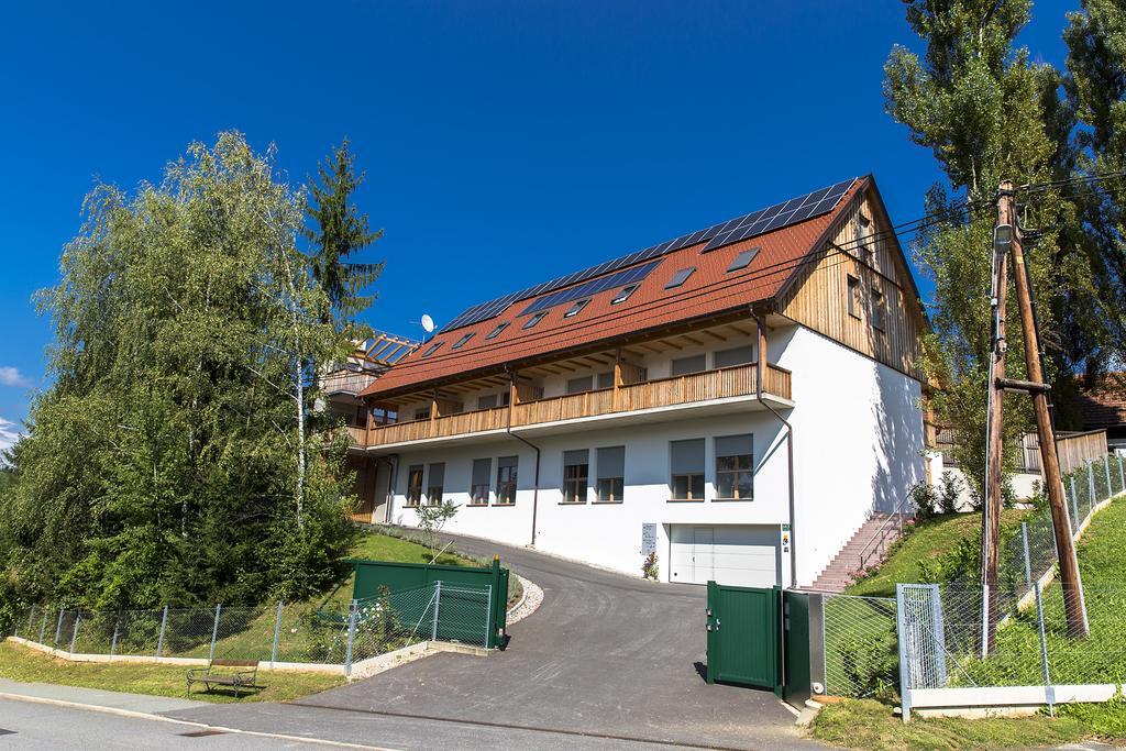 Moor-Rosl Apartmenthotel Gamlitz Bagian luar foto