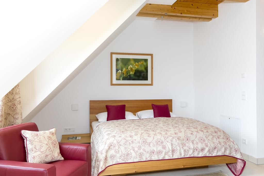 Moor-Rosl Apartmenthotel Gamlitz Bagian luar foto