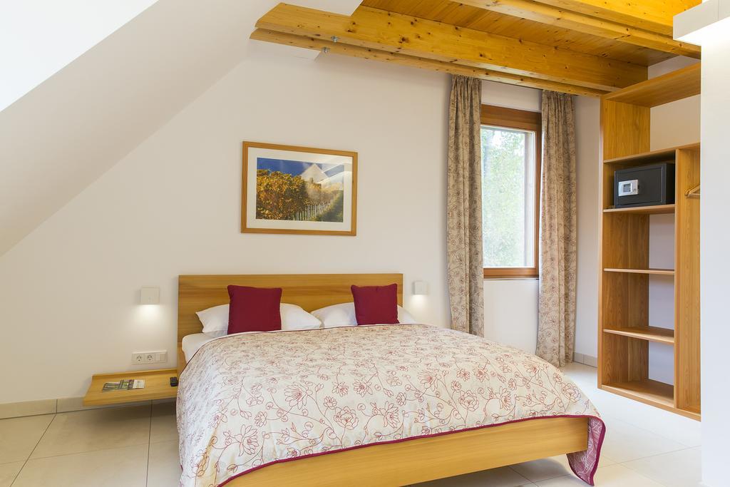 Moor-Rosl Apartmenthotel Gamlitz Bagian luar foto